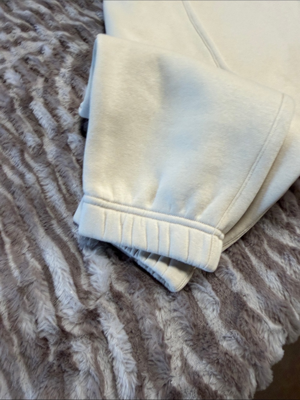 Fleo Womens Cream Weekender Jogger Pants - Picture 7 of 10